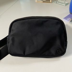 Everywhere belt bag - black, like new